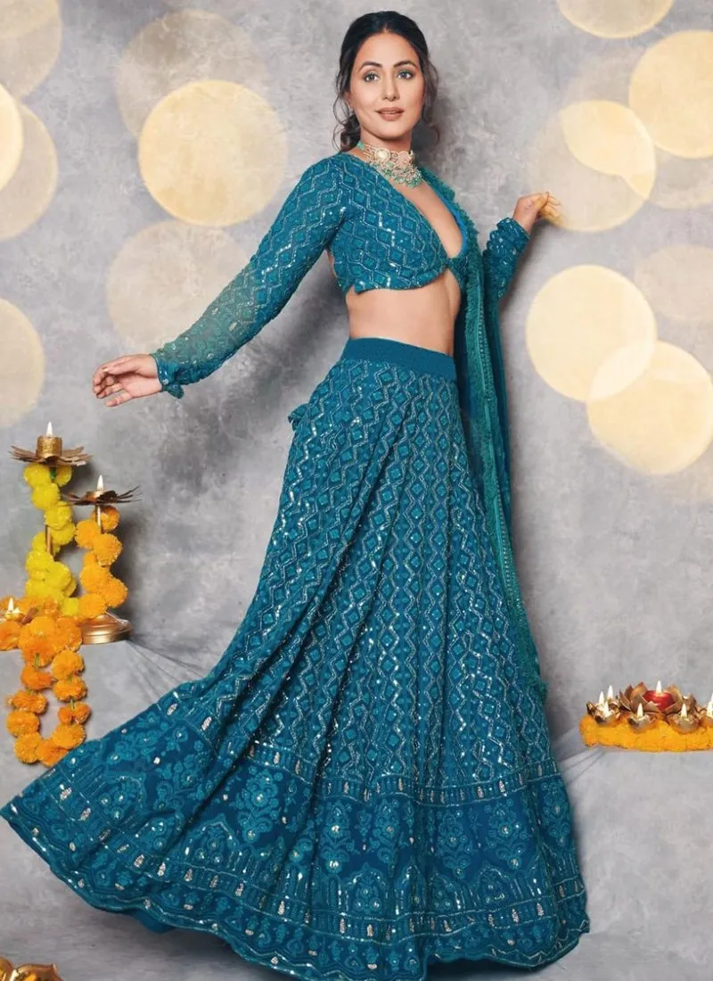 PHENOMENAL-ZARI-EMBROIDERY-LEHENGA-BRIDE