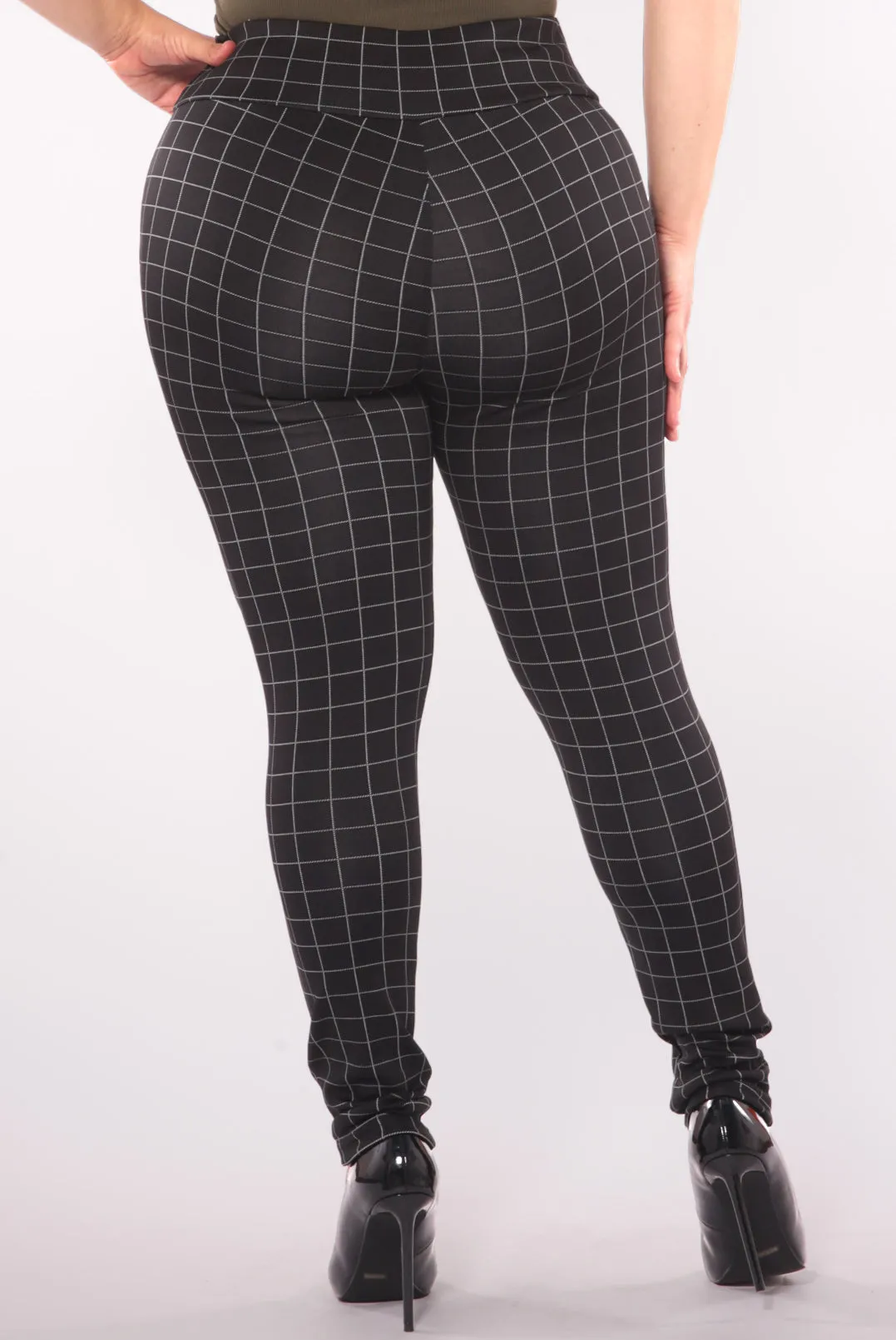 Plus Size Treggings With Zipper Pocket Trim - Black & White Plaid