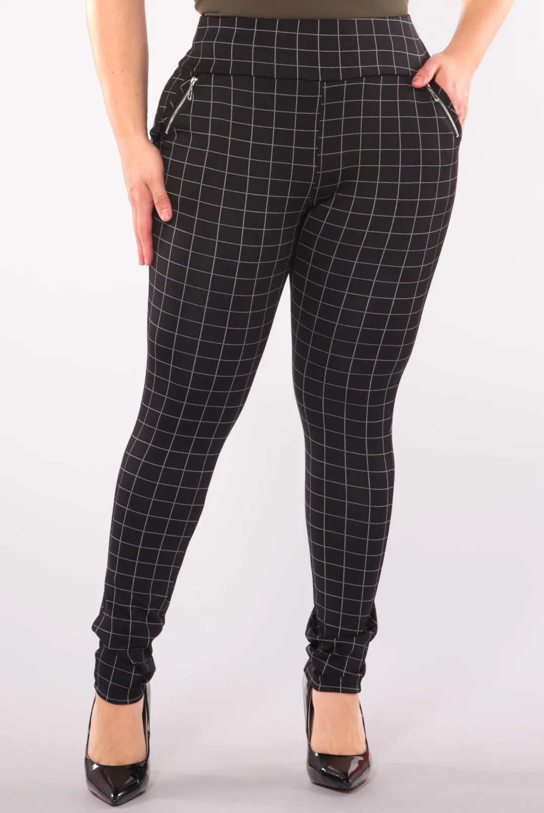 Plus Size Treggings With Zipper Pocket Trim - Black & White Plaid