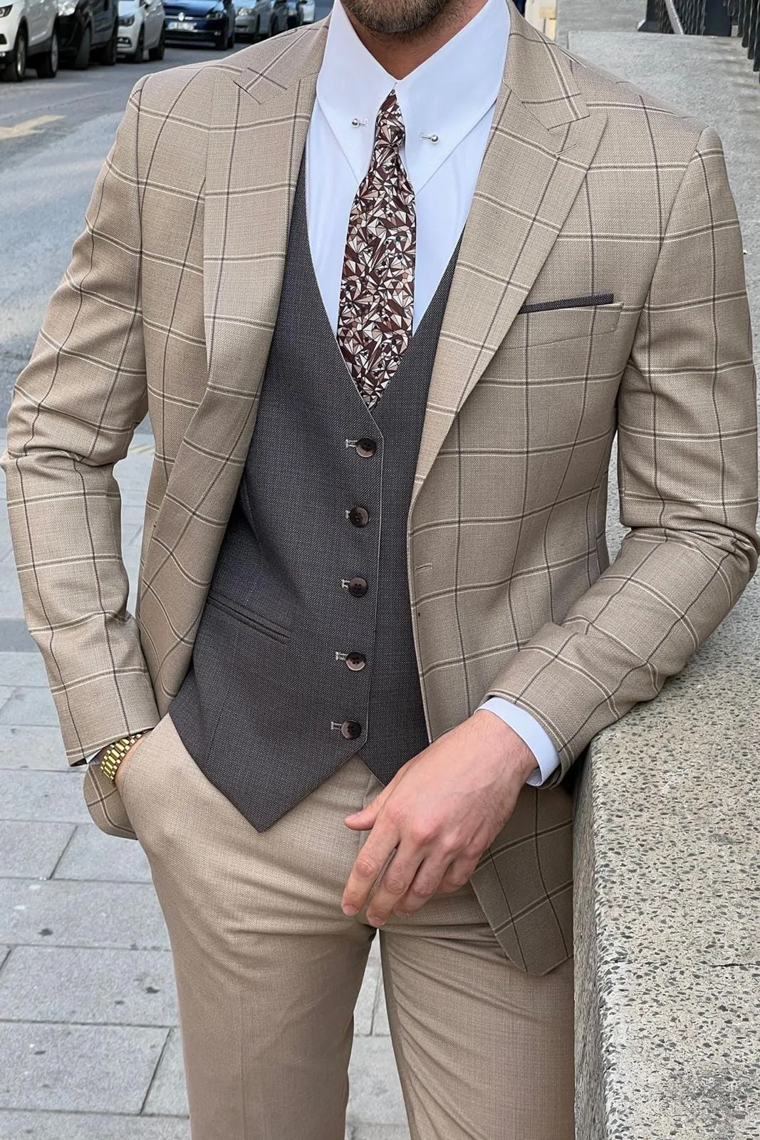 Slim-Fit Pointed Collar Plaid Beige Wool combination suit